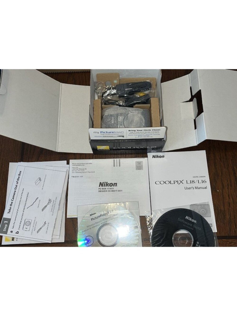 Nikon Coolpix L 18 Blue Digital Camera 8MP W/ Box Booklets CD Tested Works Great